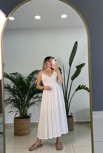 Göğüs Kısmı Örme Detaylı Beyaz Midi Elbise