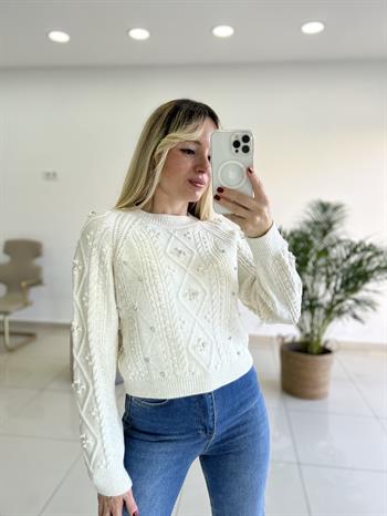 İnci ve Taş Detaylı Ekru Triko Kazak