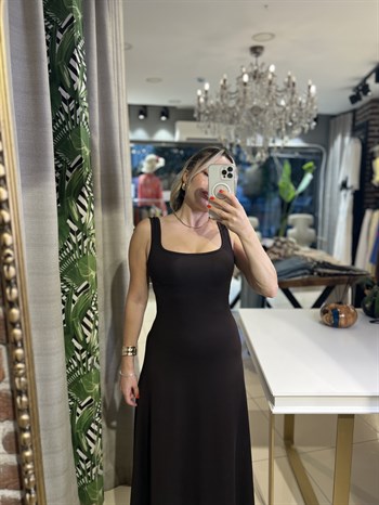 Kalın Askılı Kare Yaka Kahverengi Maxi Elbise