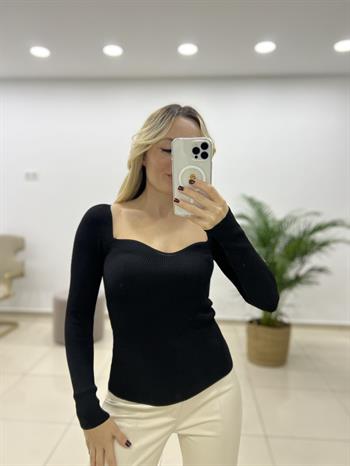 Kalp Yaka Siyah Triko Bluz 