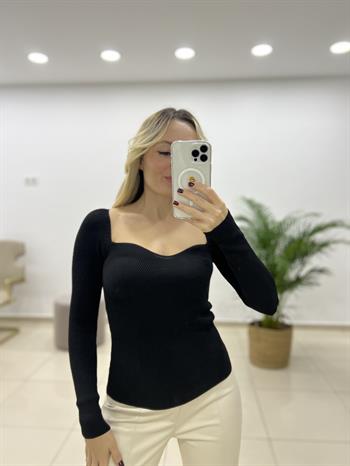 Kalp Yaka Siyah Triko Bluz 