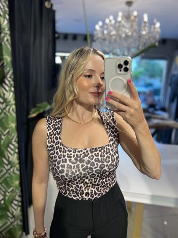 Kare Yaka Jarse Leopar Desenli Atlet