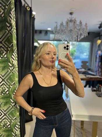 Kare Yaka Pamuk Siyah Atlet