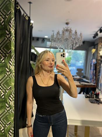 Kare Yaka Pamuk Siyah Atlet