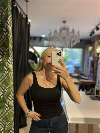 Kare Yaka Pamuk Siyah Atlet