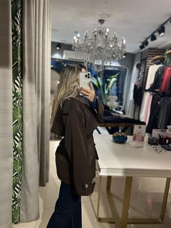 Kemerli Kısa Kahverengi Trençkot