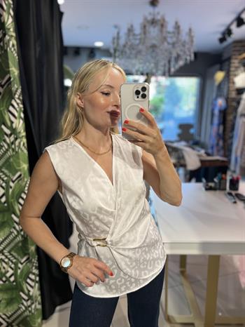 Kendi Kumaşından Leopar Desenli Ekru Bluz