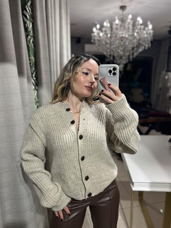 Kol Evi Parçalı Açık Bej Hırka