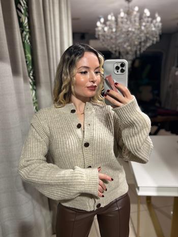 Kol Evi Parçalı Açık Bej Hırka