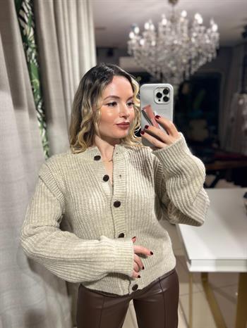 Kol Evi Parçalı Açık Bej Hırka