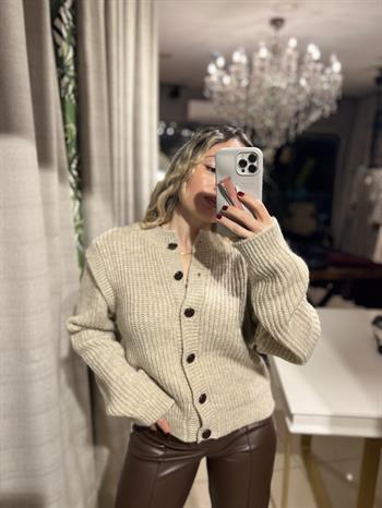 Kol Evi Parçalı Açık Bej Hırka