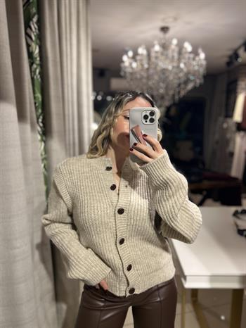 Kol Evi Parçalı Açık Bej Hırka