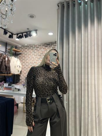 Leopar Desenli Balıkçı Yaka Top