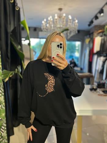 Leopar Figürlü Siyah Sweatshirt