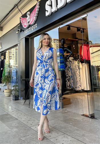 Mavi Desenli Önü Burgu Detaylı Elbise
