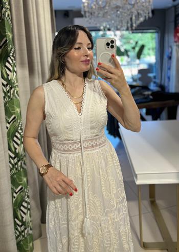 Nakış Detaylı Ekru Uzun Elbise