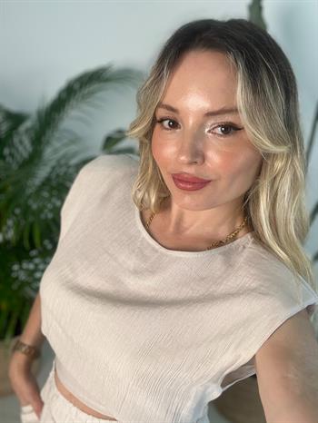 Omuz Vatka Detaylı Taş Renk Bluz