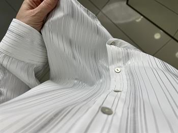 Orijinal Marka Modeli Silver Parıltı Detaylı Aerobin Saten Beyaz Gömlek