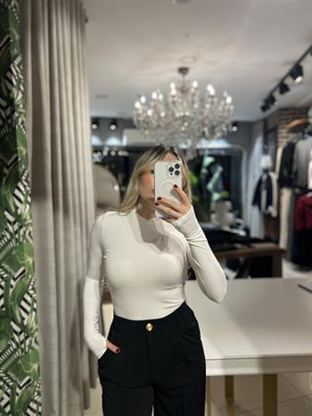 Parmak Geçmeli Ekru Esnek Body