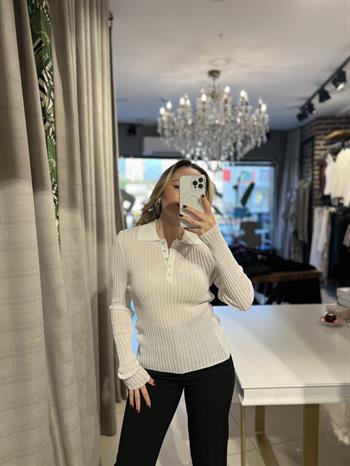 Polo Yaka Düğmeli Ekru İnce Triko Kazak