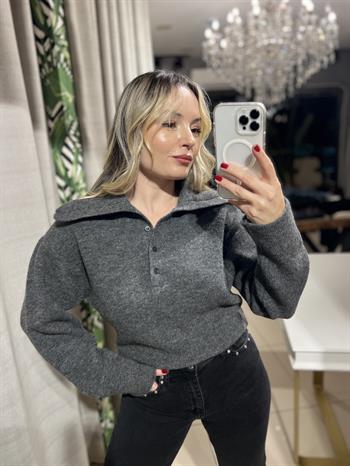 Polo Yaka Düğmeli Füme Triko Kazak