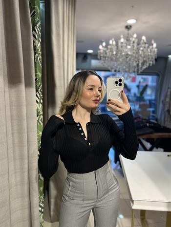 Polo Yaka Düğmeli Siyah İnce Triko Kazak