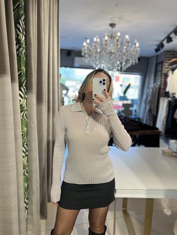 Polo Yakalı Düğmeli Gri İnce Triko Kazak