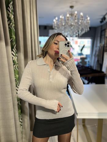 Polo Yakalı Düğmeli Gri İnce Triko Kazak