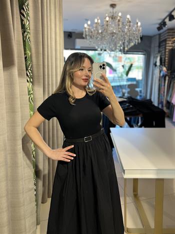 Siyah Kısa Kollu Kemerli Paraşüt Etekli Elbise