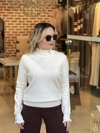 Taş Aksesuar Detaylı Ekru Triko Kazak