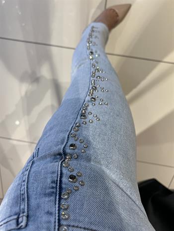 Taş İşleme Detaylı Buz Mavi Jean Pantolon