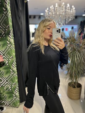 Tok Dokuda Fermuar Aksesuarlı Merserize Siyah Triko 