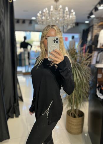 Tok Dokuda Fermuar Aksesuarlı Merserize Siyah Triko 