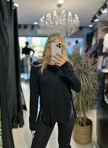 Tok Dokuda Fermuar Aksesuarlı Merserize Siyah Triko 