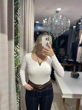 V Demir Detaylı Ekru Bluz