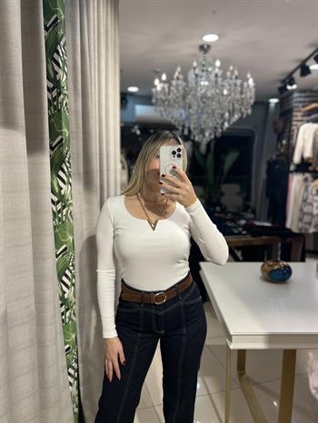 V Demir Detaylı Ekru Bluz