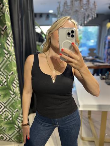 V Demir Detaylı Siyah Atlet