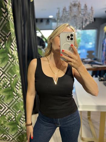 V Demir Detaylı Siyah Atlet