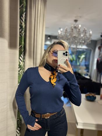 V Yaka İndigo Kazak