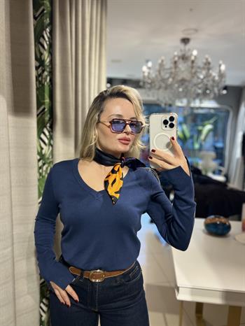 V Yaka İndigo Kazak