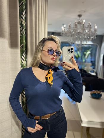 V Yaka İndigo Kazak