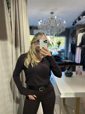 V Yaka Koyu Kahve Kazak