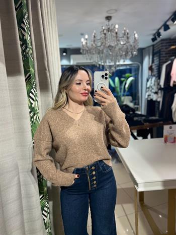 V Yaka Yumuşak Dokulu Koyu Bej Kazak