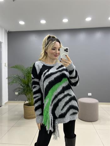 Yanı Püsküllü Triko Kazak