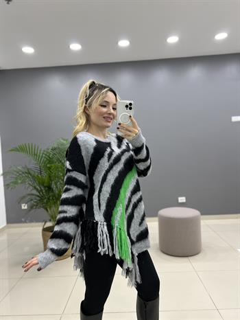 Yanı Püsküllü Triko Kazak