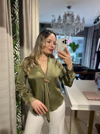 Yeşil Bağlama Tokalı Bluz