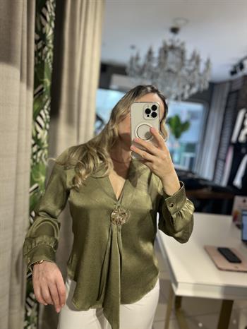 Yeşil Bağlama Tokalı Bluz