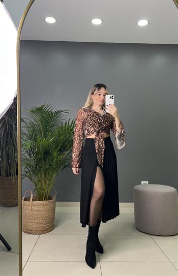 Yırtmaçlı İç Kısım Şortlu Siyah Pilise Etek 