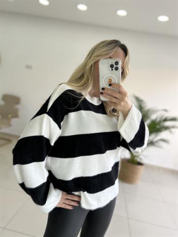 Yumoş İnce Sakallı Siyah Beyaz Triko