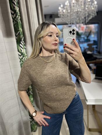 Yumuşak Dokulu Dik Yaka Vizon Triko Kazak